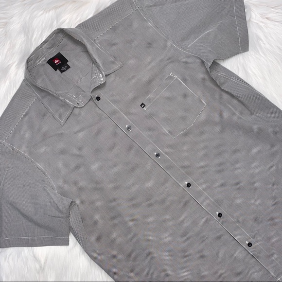 Quiksilver Other - Quiksilver Short Sleeve Button Up Checkered Shirt
